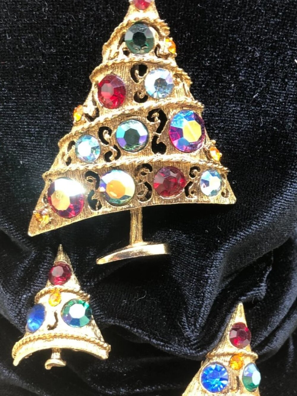 Vintage Weiss Christmas Tree pin and clip earrings, multicolored AB, signed
